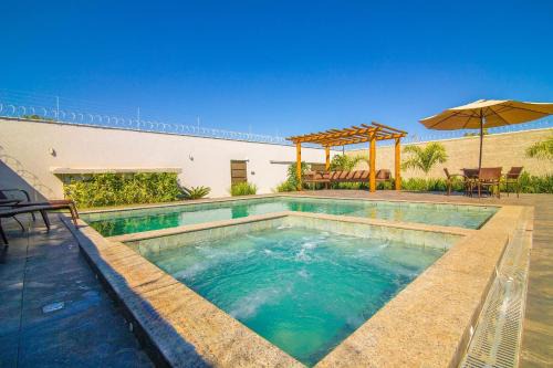 Setor Lagoa Quente House | Espaço Premium: 5 Quartos, Piscina e Sinuca