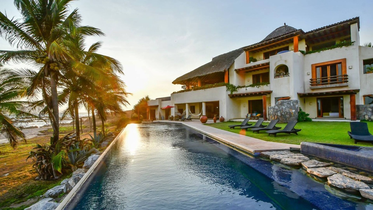 Petacalco Apartment | Espectacular Beachfront House near Troncones