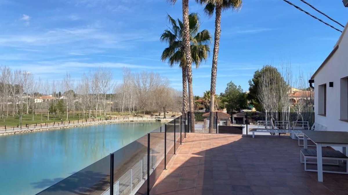 Navarres Cottage | Espectacular Casa en el Lago Playamonte, Ideal Para Familias