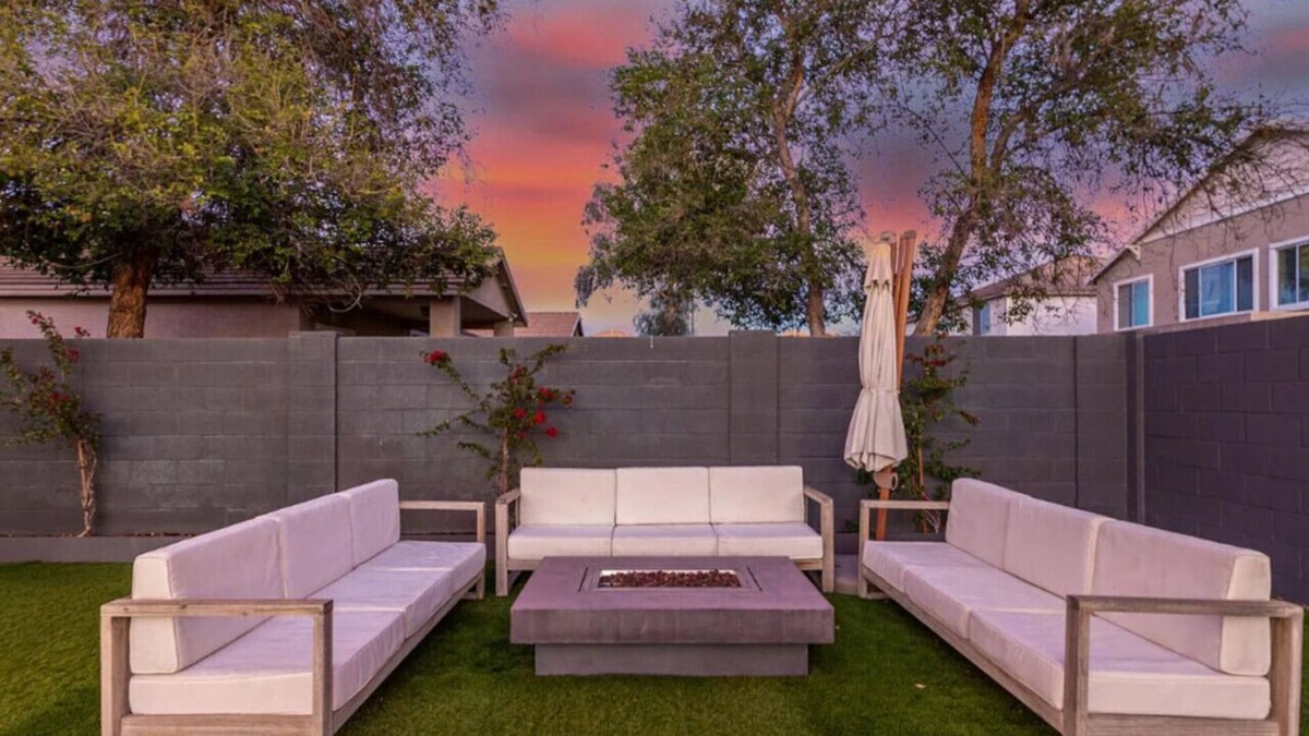 Power Ranch House | Esplanade Experience | BBQ Grill | Modern