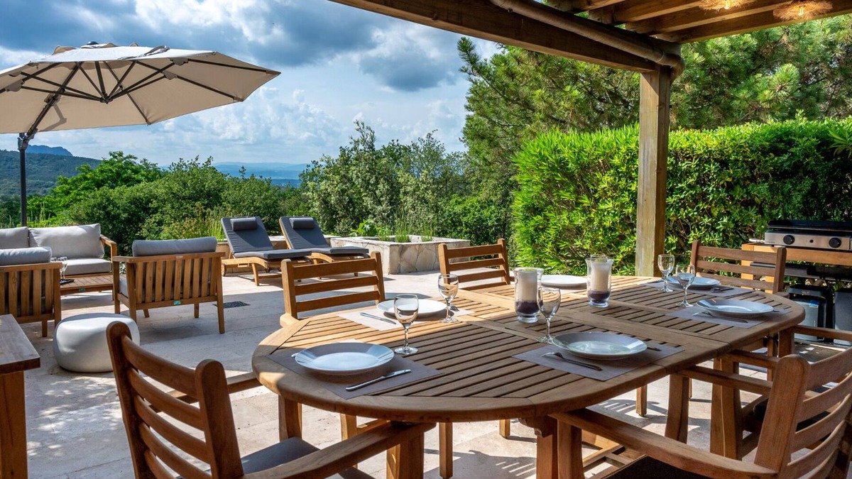 La Rouviere House | Esprit du Sud Holiday rental with 3 bedrooms, private garden and beautiful view