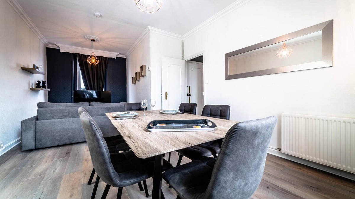 Brive-la-Gaillarde Apartment | Esprit Maison de Famille Parking 3 Private Suites