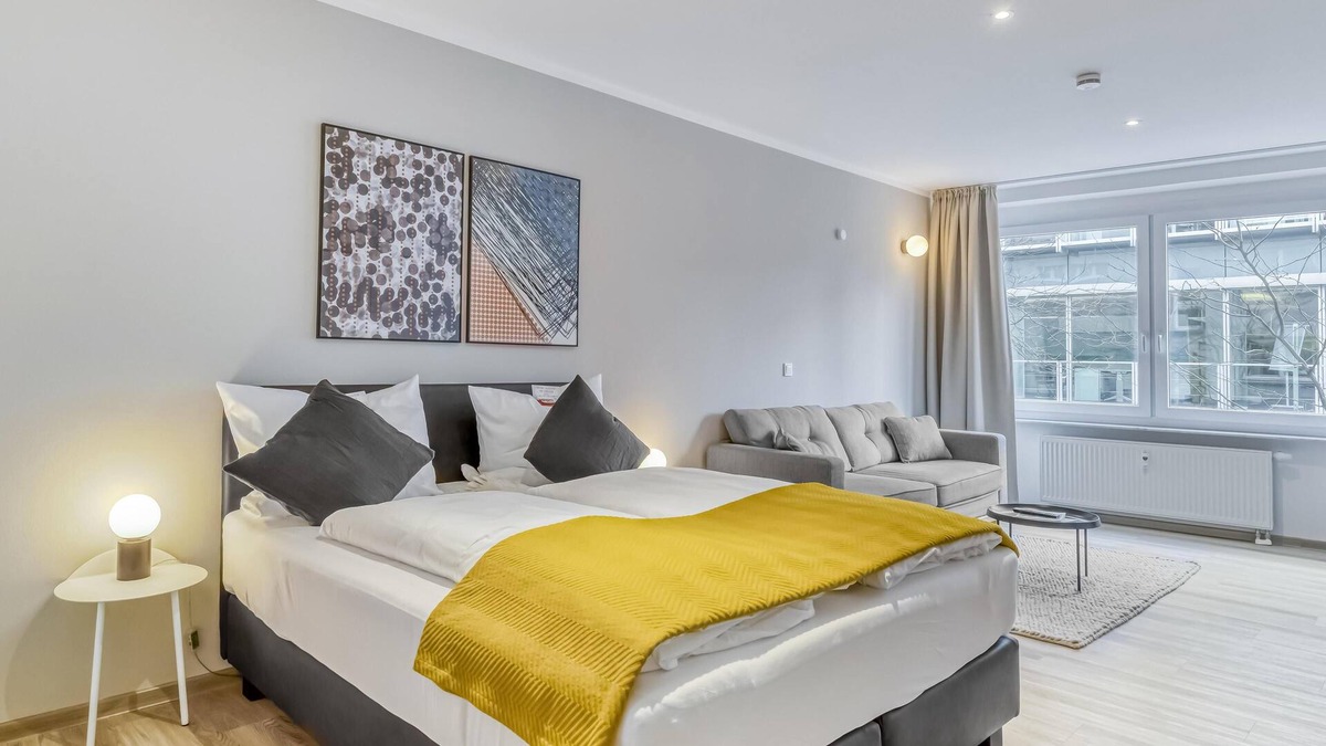 Stadtkern Apartment | Essen Kibbelstr | Suite XL + Sofa Bed + Balcony