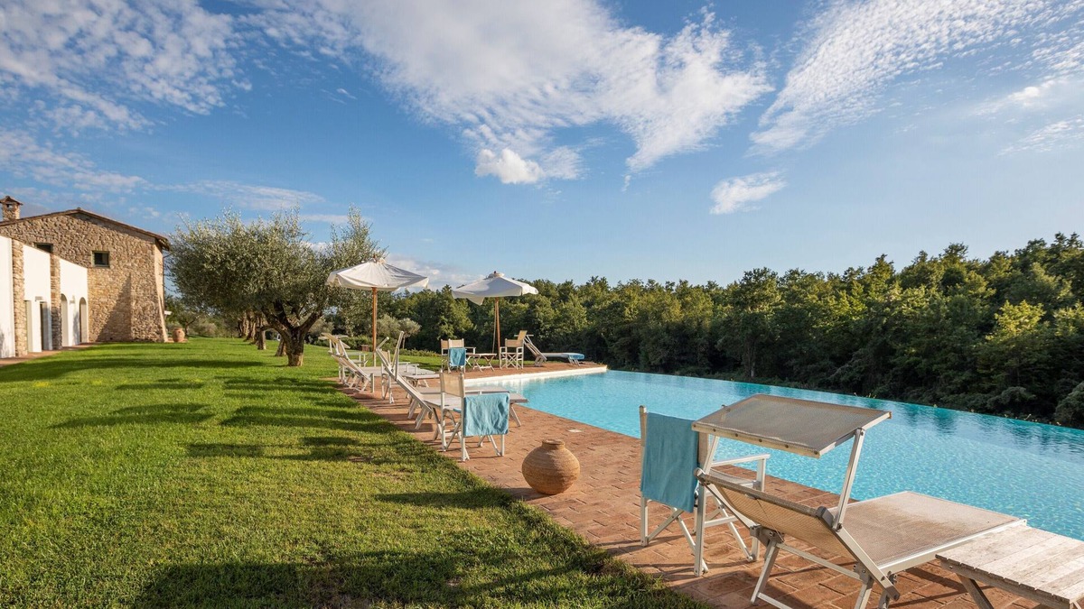 Acqua Loreto Resort | Estate in the heart of Umbria. Villa with 10 rooms, infinity pool and SPA