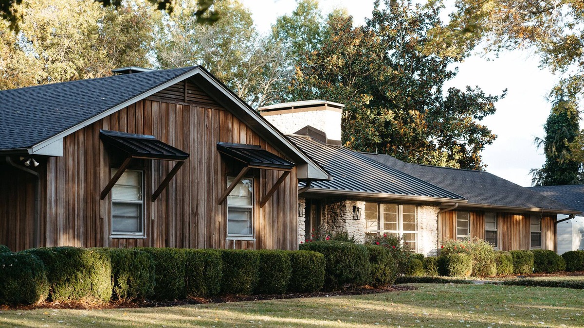 Columbia House | Estate on Modern Working Farm South of Nashville
