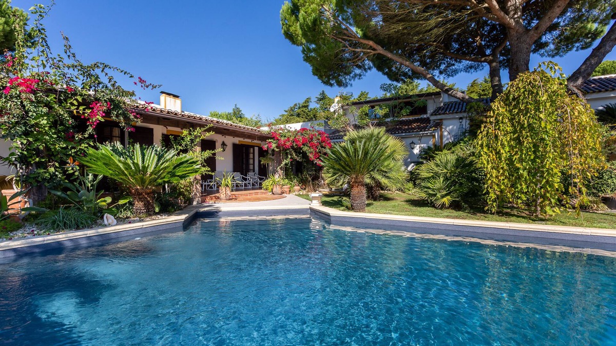 Calhandriz Bed & Breakfast | Estate "Quinta do Monte das Abelhas" Themed bed and breakfast near Lisbon