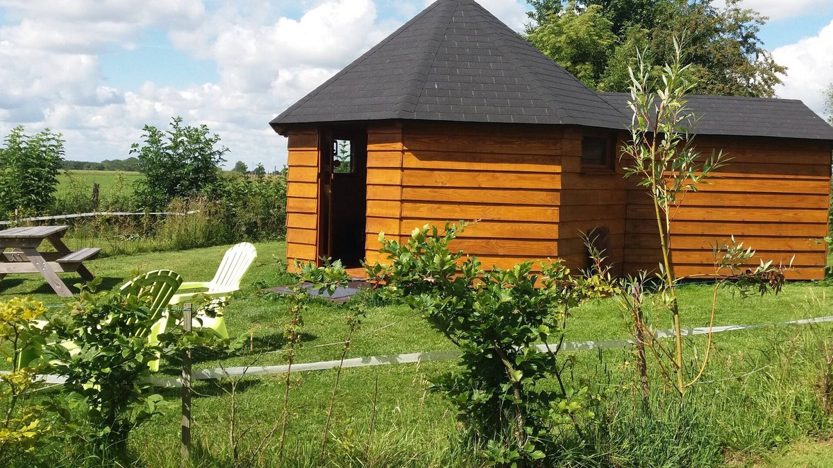 Avesnes-en-Val Cabin | Estate with wooden cabins, close to the sea, mini-farm, games