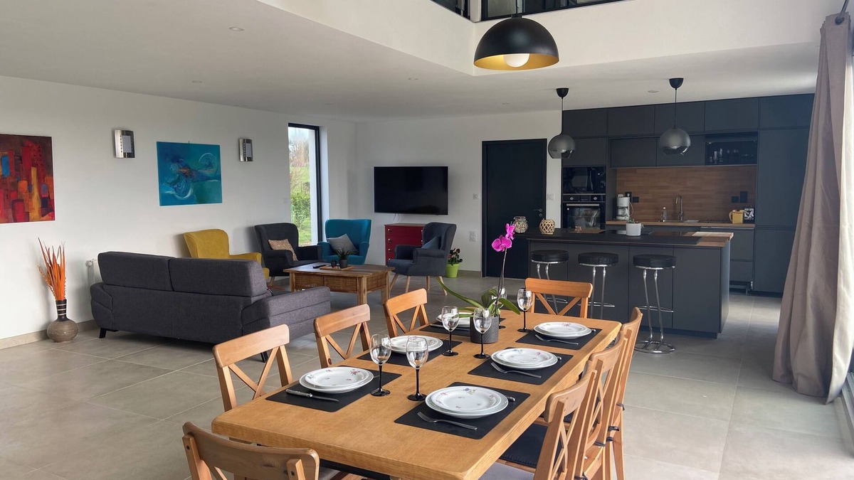 Plomodiern Villa | Etal an dour 3* seaside villa with pool