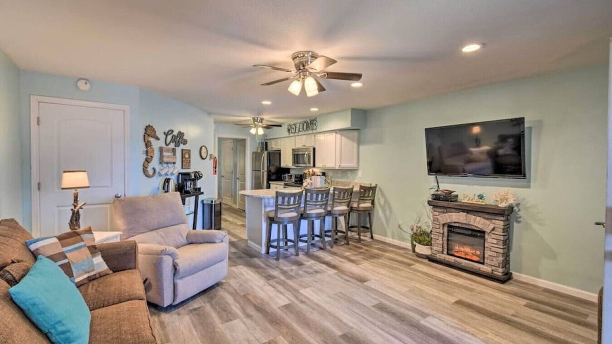 Lake Delton Condo | Ethel's Beachfront Retreat