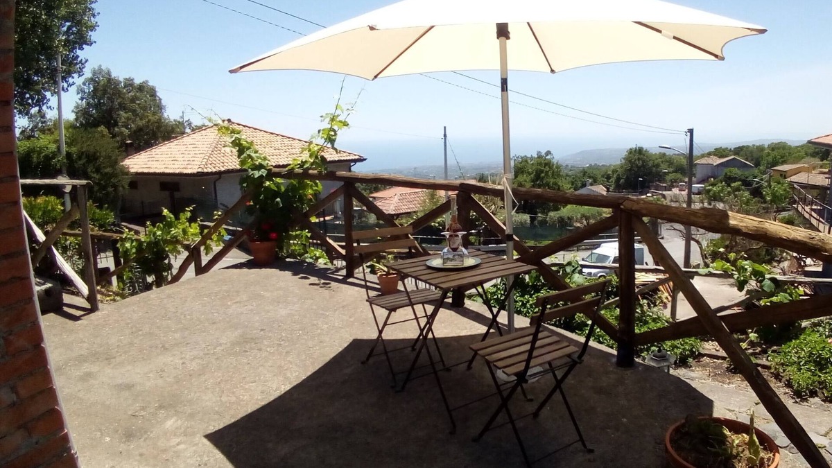 Fornazzo Cottage | Etna Case Vacanze Eureka, Rustic Sunflower