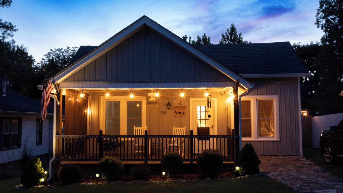 Etowah Cottage | Etowah's Cottage - dog friendly, king beds, hiking, rafting, motorcycles