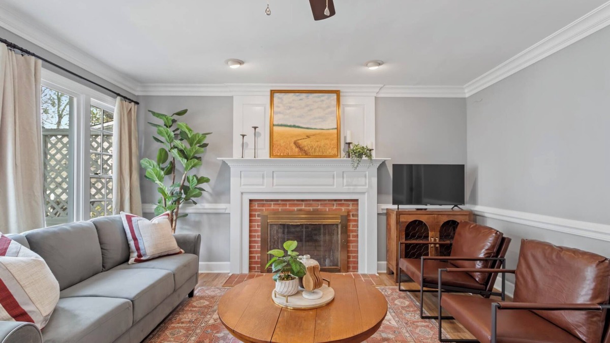 Cary House | EV Charger|King Bed|Pets OK|Bond Lake