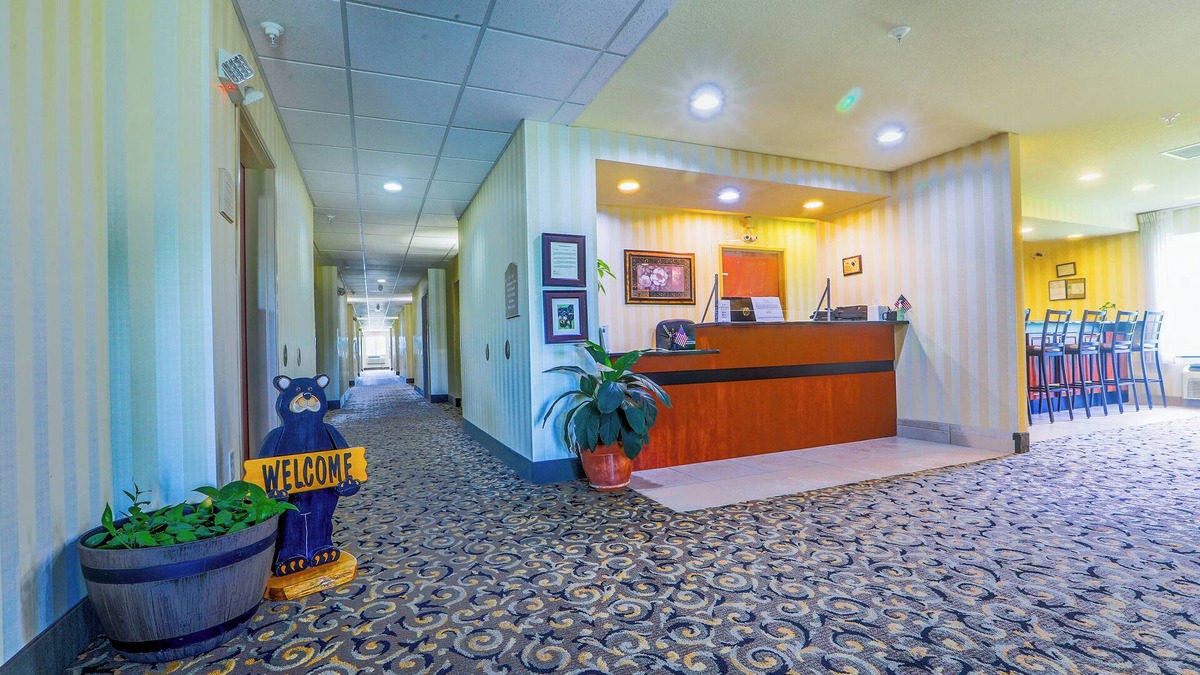 Evansville Hotel | Evansville Inn & Suites By OYO