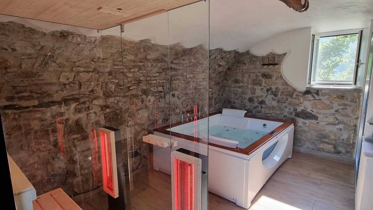 Tresana House | Evening Rose - Dream vacation in Tuscany with private spa, near 5 Terre