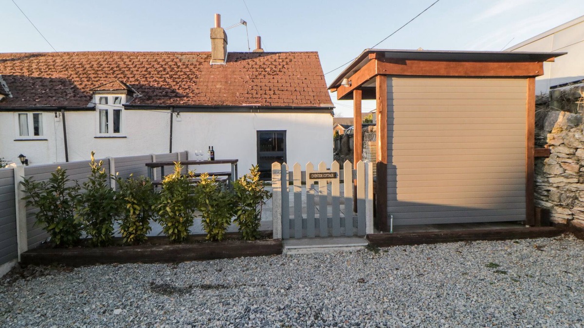 Plymstock Cottage | EVENTIDE, family friendly, with open fire in Plymstock