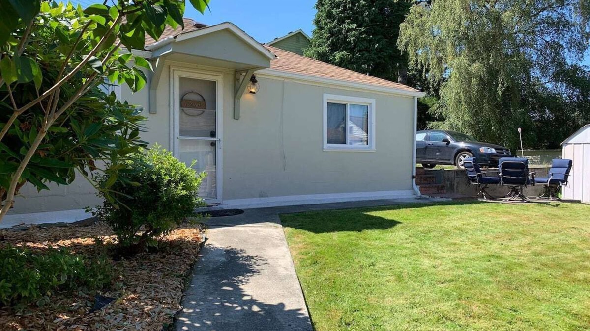 Port Gardner House | Everett - Cozy, Quiet 2 Bedroom House Close 2 Everything