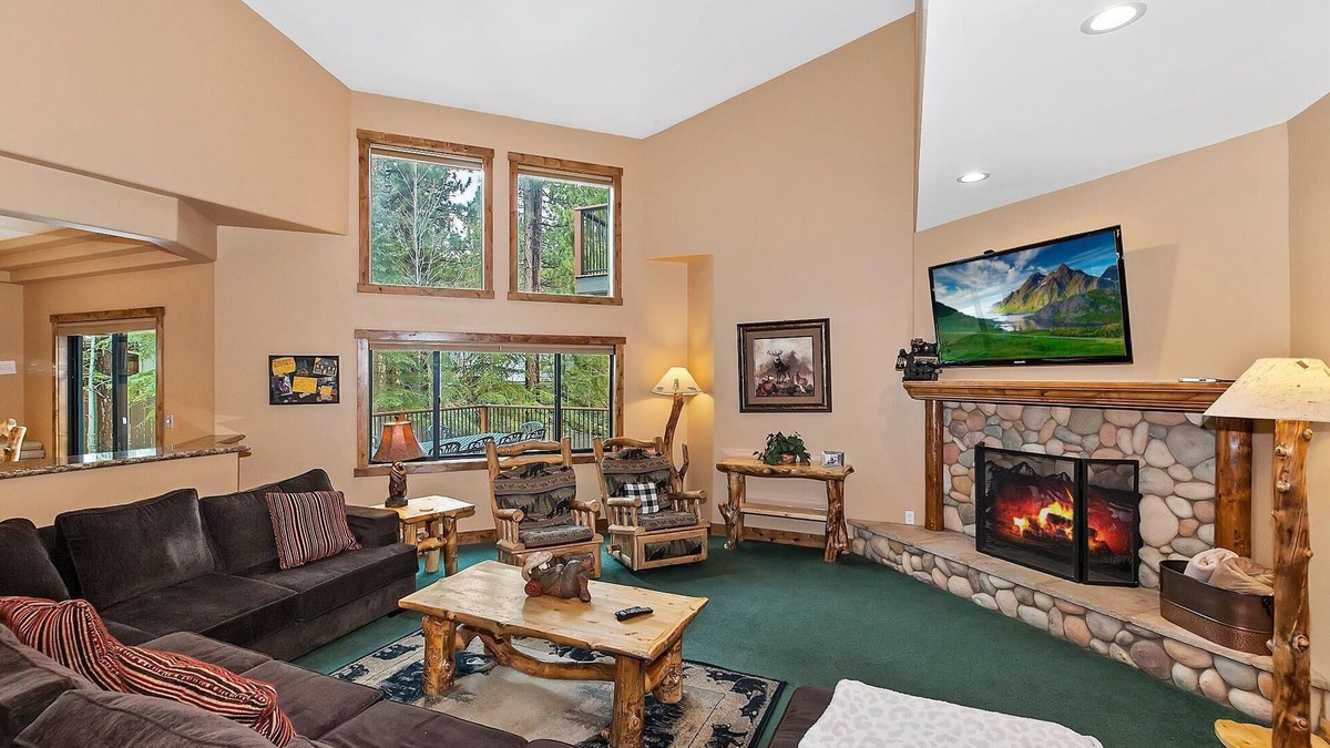 Evergreen Estates Cabin | Evergreen Manor by Destination Big Bear: Massive Luxury Retreat Close to Both Ski Resorts! Private Hot Tub! Game Room!