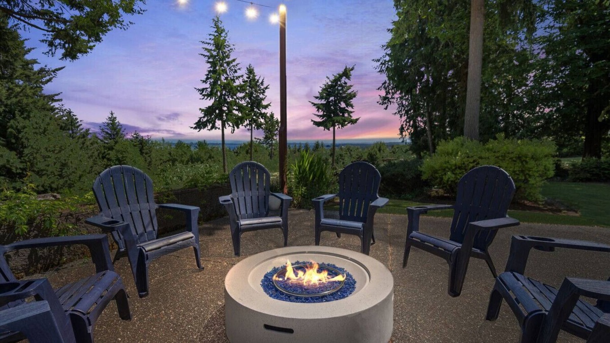 Poulsbo House | Evergreen View Retreat Sleeping up to 16