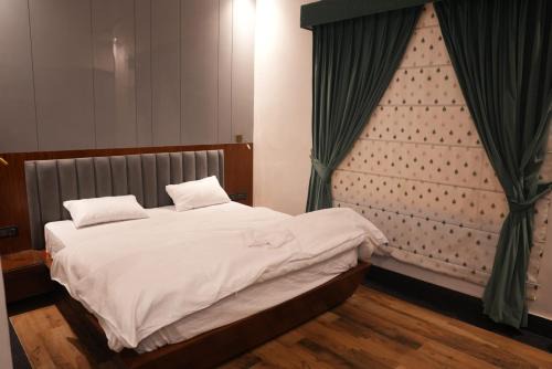 Thanesar Hotel | Everland Sanjog Resorts