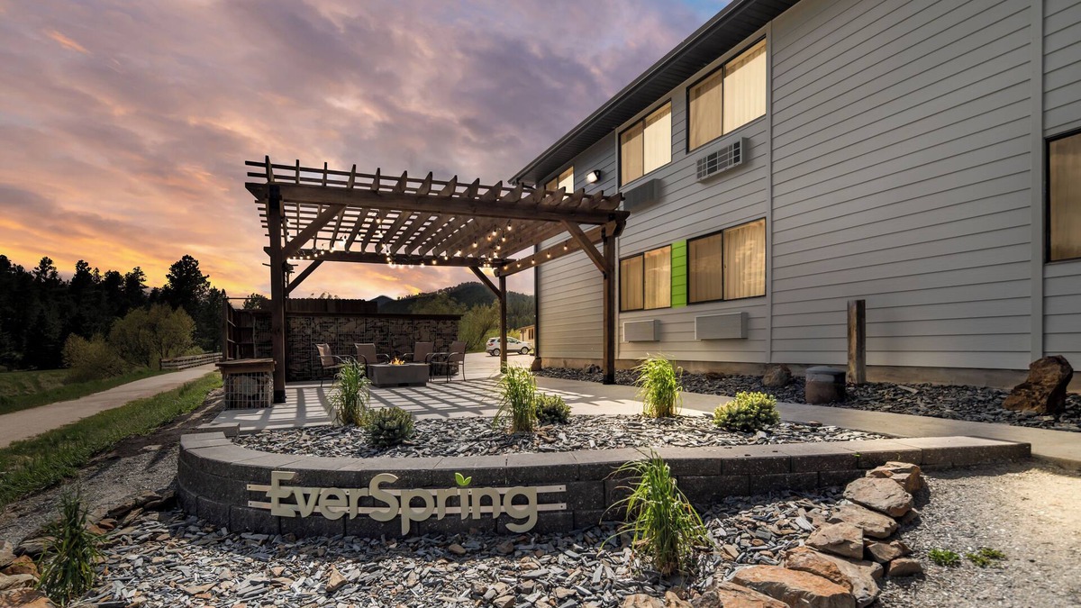 Hill City Hotel | EverSpring Inn & Suites