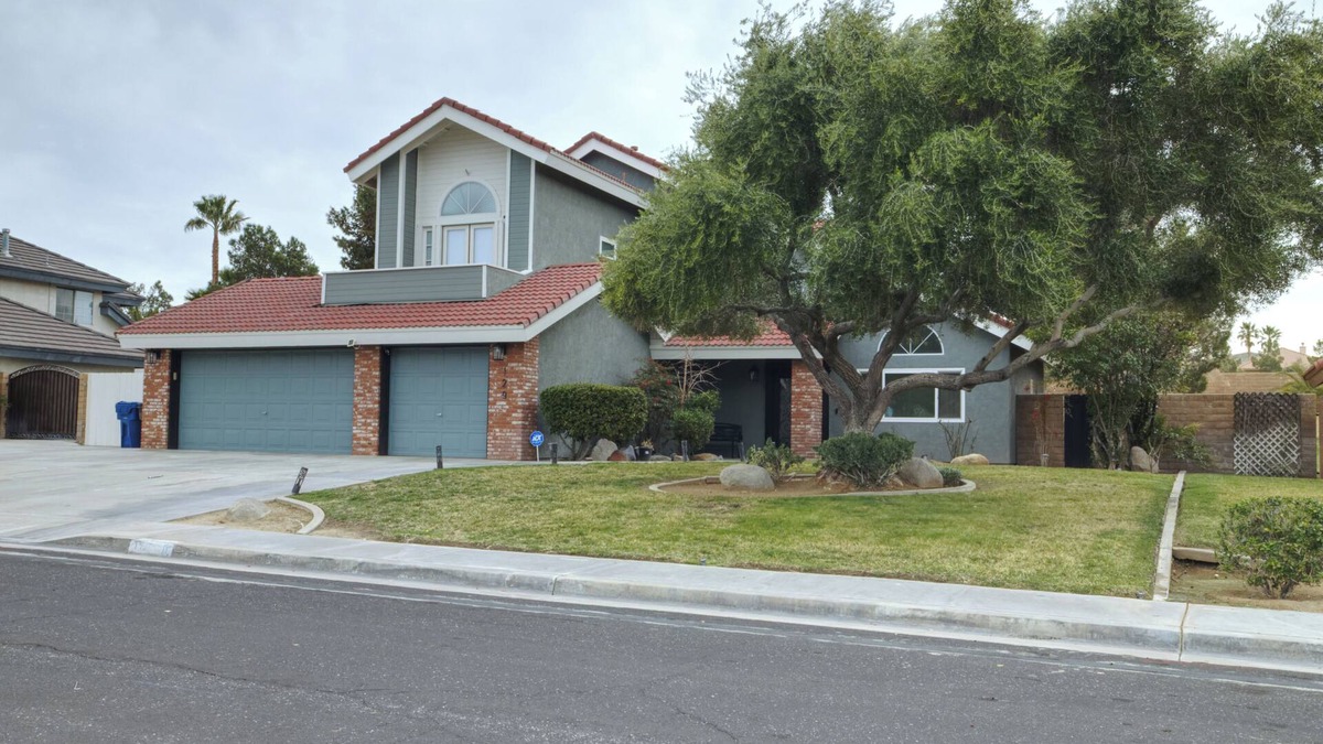 Ridgecrest House | Everthing you could ask for and more,Spacious 4-bedroom house located in a de