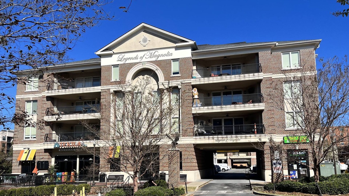 Auburn Condo | Everything Auburn, Location, Location! Views of Jordan Hare and Toomer's Corner!