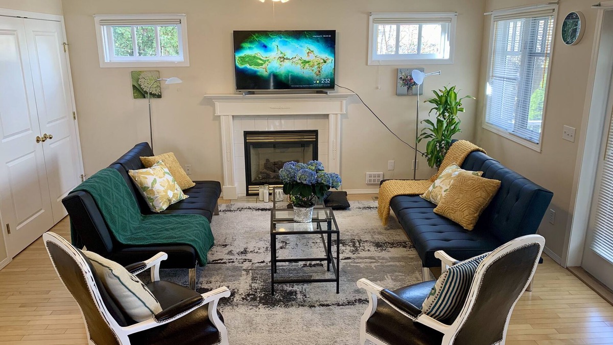 South Central House | Everything Close by Walk Out Suite 1 Minute to the Lake