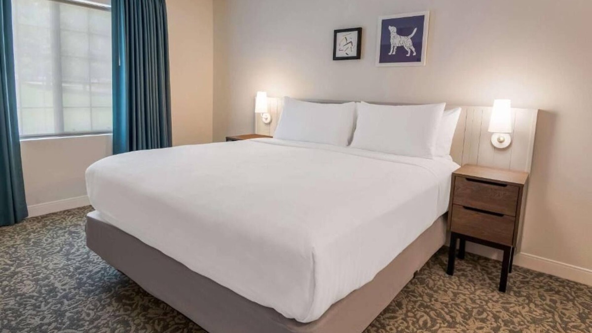 Andover Hotel | Everything You Need For The Perfect Vacation! Pets are Welcome! Parking, Pool!
