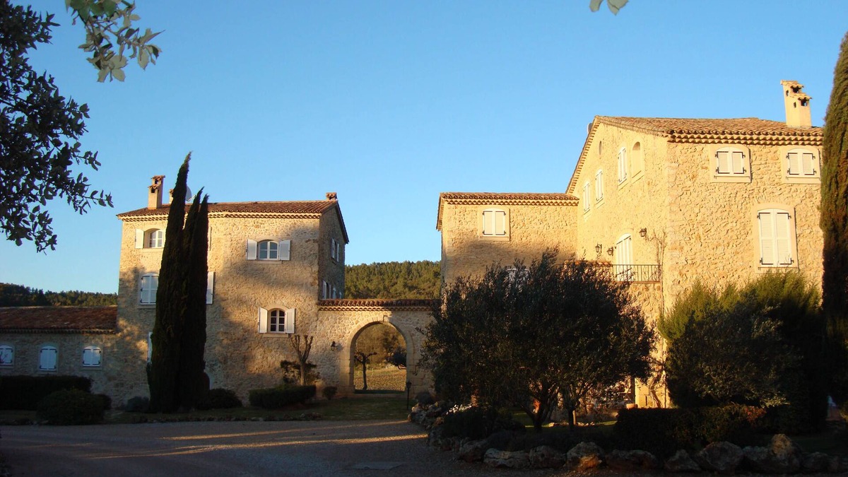 Lorgues Apartment | Everything you want for a relaxing holiday in beautiful gardens amidst vineyards