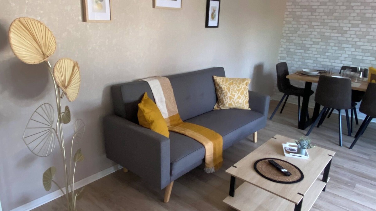 Les Aunettes Apartment | Evry Moon. 70m2, 2 Chambres, Parking. RER à 10 min à Pieds