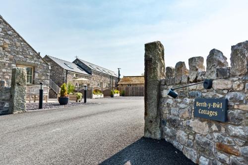 Axton House | Ewe Bach Cottage