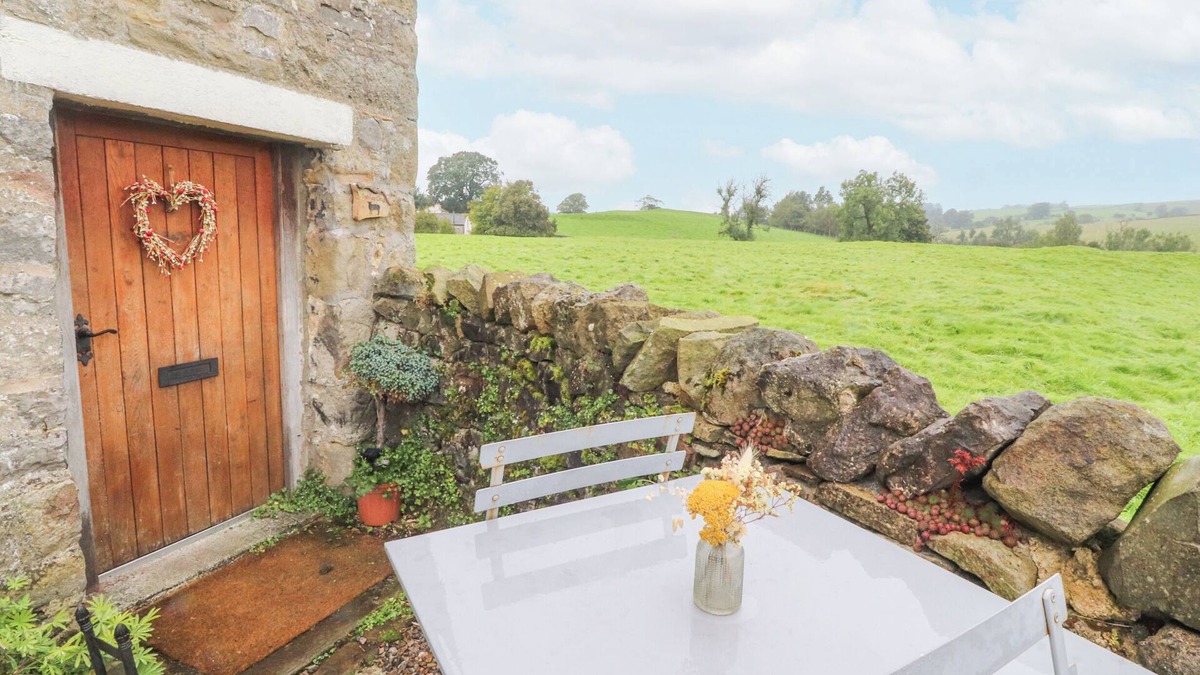 Airton Cottage | EWES LEAP COTTAGE, pet friendly, character holiday cottage in Airton