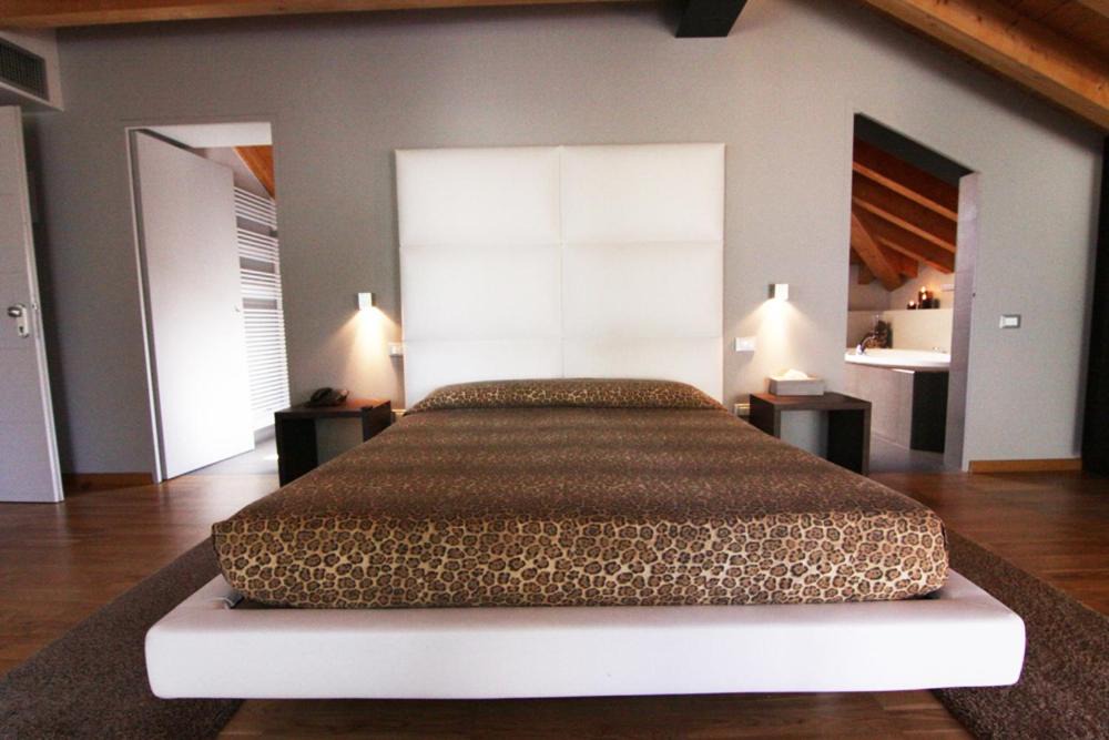 Fiume Veneto Hotel | Ex-L