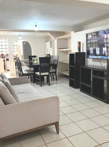 Del Cerrillo Apartment | excelente casa inka con cochera en el centro