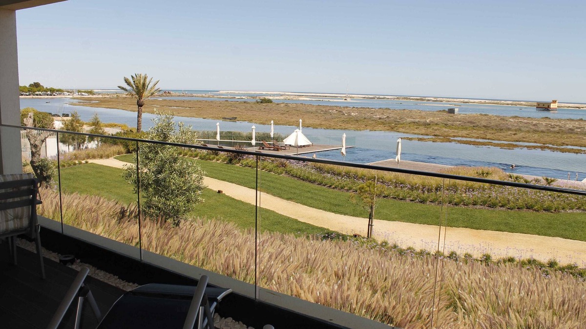 Fuseta Apartment | Excellent Beachfront Apartment With Fabulous Views