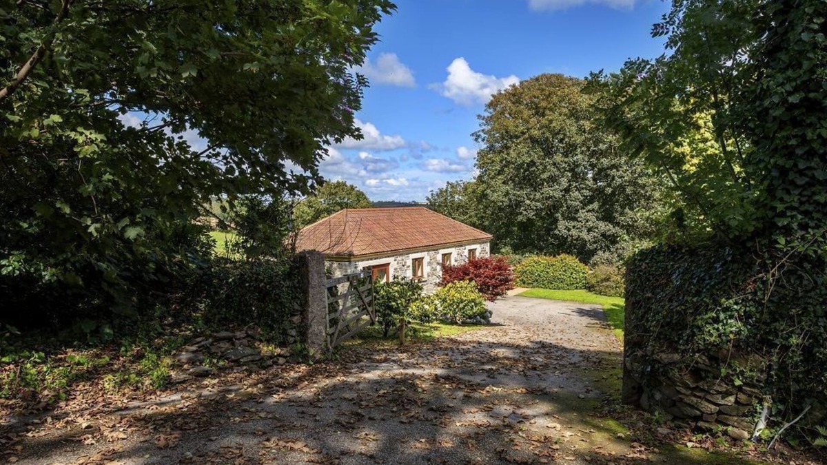 Caerhays House | Excellent converted barn in historic castle of Caerhays on the South Cornish Coast