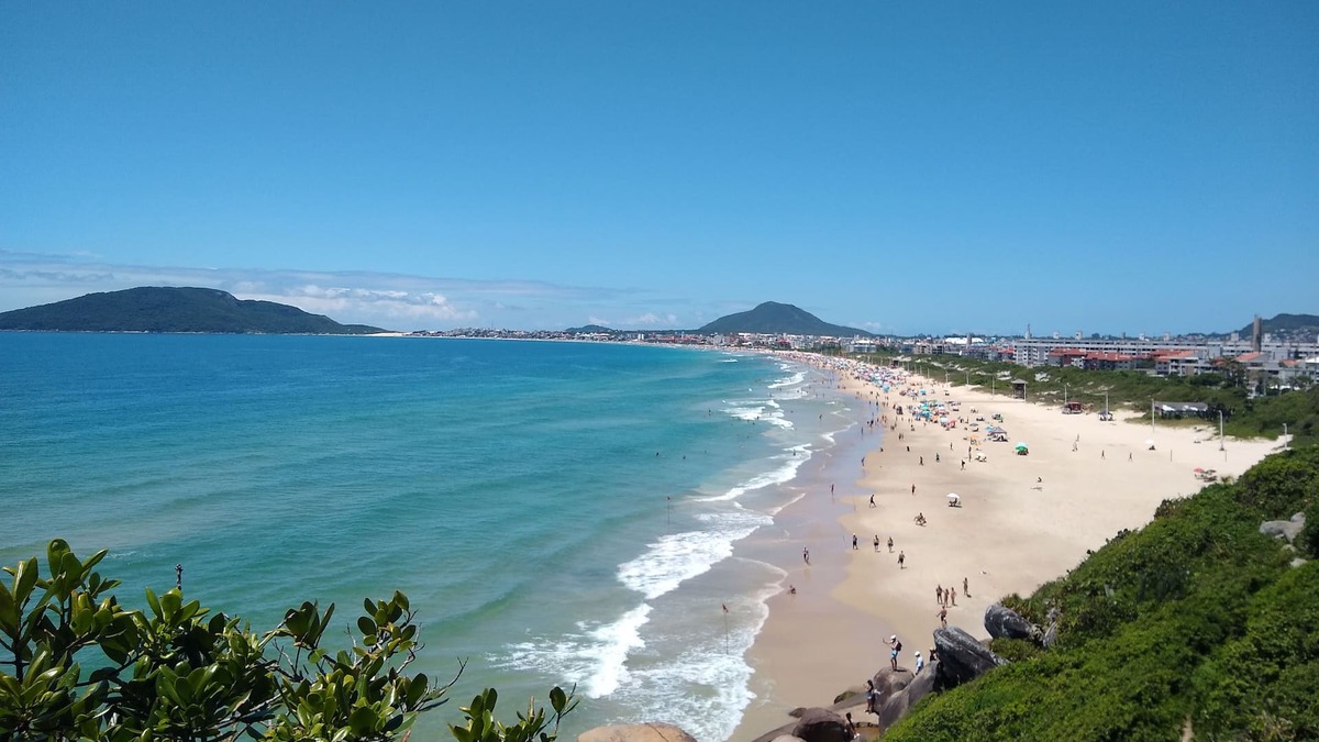 Ponta das Canas House | Excellent house in gated community with pool, 1 block from the beach