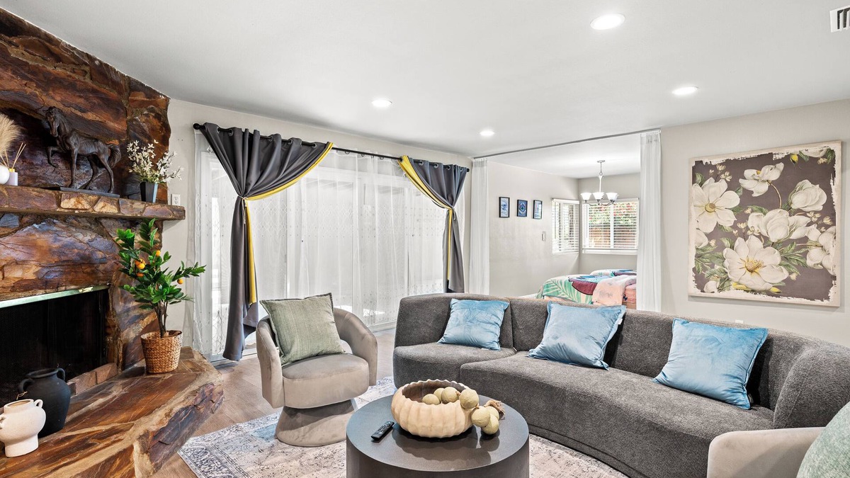 Hacienda Heights Villa | Excellent location/near Disney/Universal Studios/5BR/2.5BA/7BEDS/quiet/beautiful