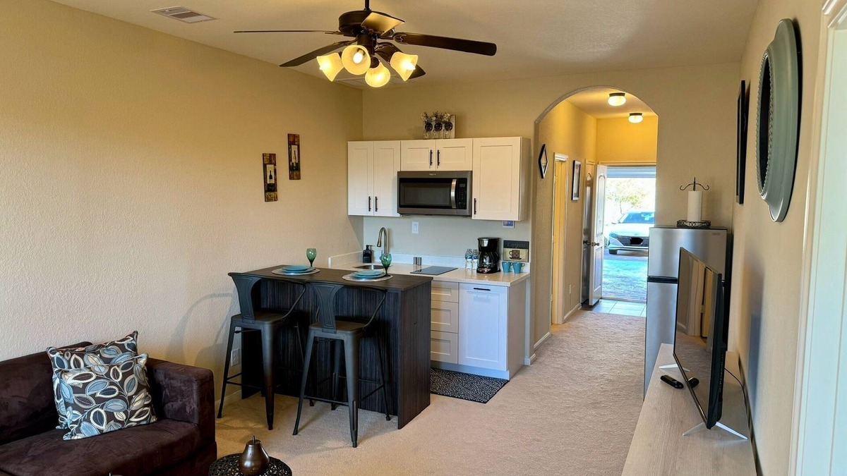 Clodine House | Excellent location house Cozy 2 king bed 2 bedroom house in Lakes of Bella Terra