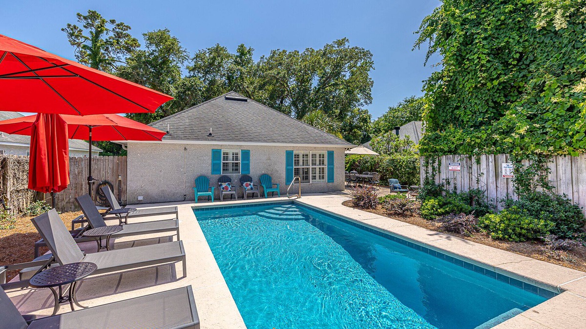 Demere Park House | Excellent Village Location | Private Pool | EV Charger | Dog Friendly!