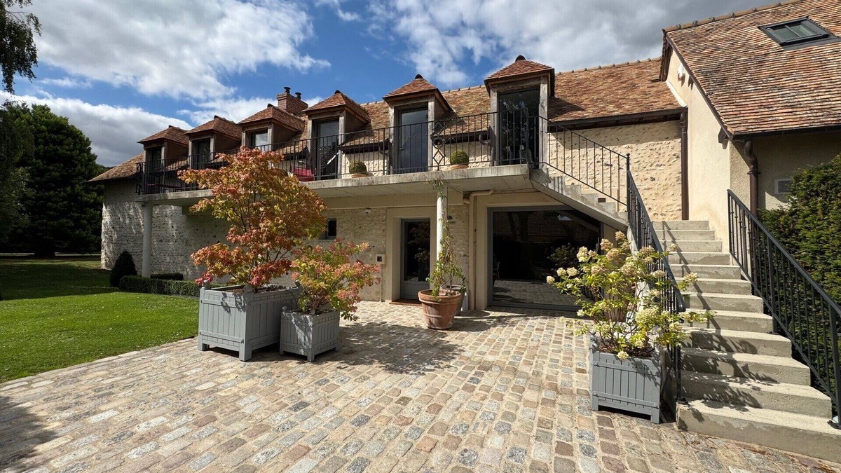 Saint-Pierre-d'Autils Apartment | Exceptional country apartment with pool, jacuzzi and sauna
