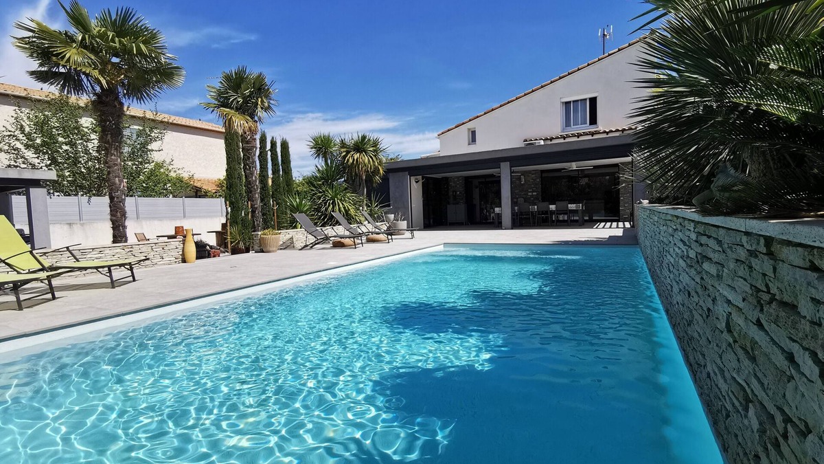 Saint-Laurent-d'Aigouze Villa | Exceptional 200m2 architect-designed villa with swimming pool
