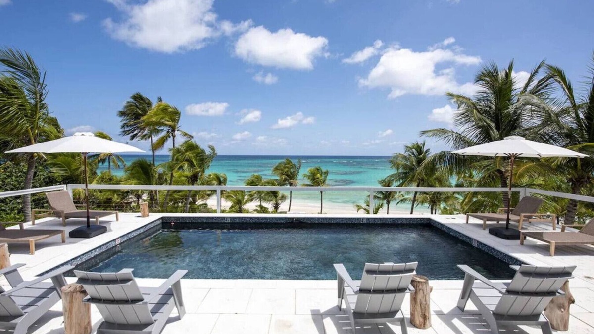 North Palmetto Point Villa | Exceptional 4BR Villa on Beach w/Pool & Generator