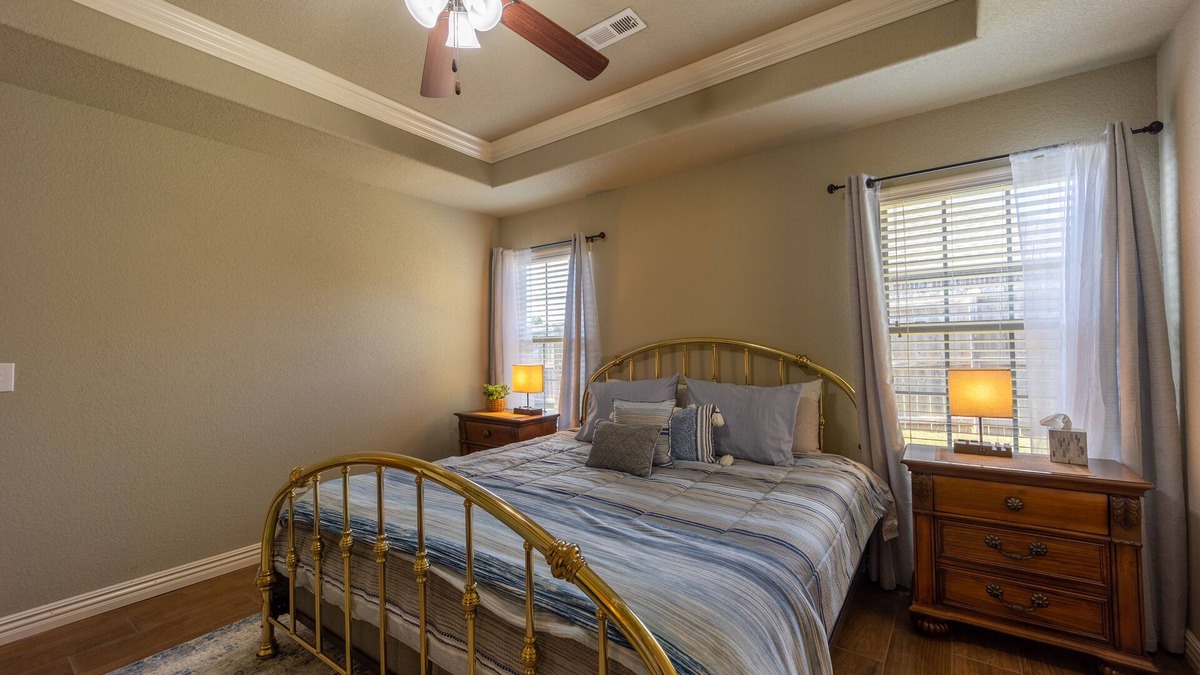 Powell House | Exceptional 10/10 Rated Pea Ridge Retreat with Jetted Tub, Near Crystal Bridges!