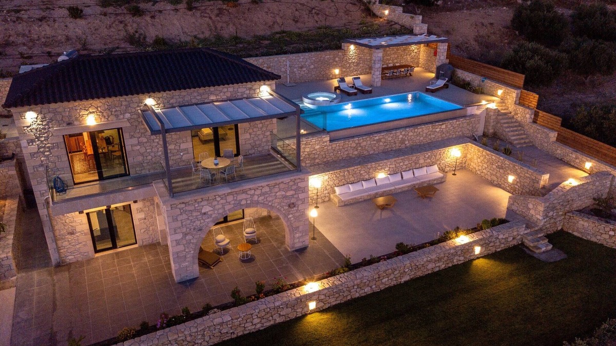 Falassarna Villa | Exceptional 3bd villa Bespoke, heated pool, jacuzzi, sauna, sea & sunset view