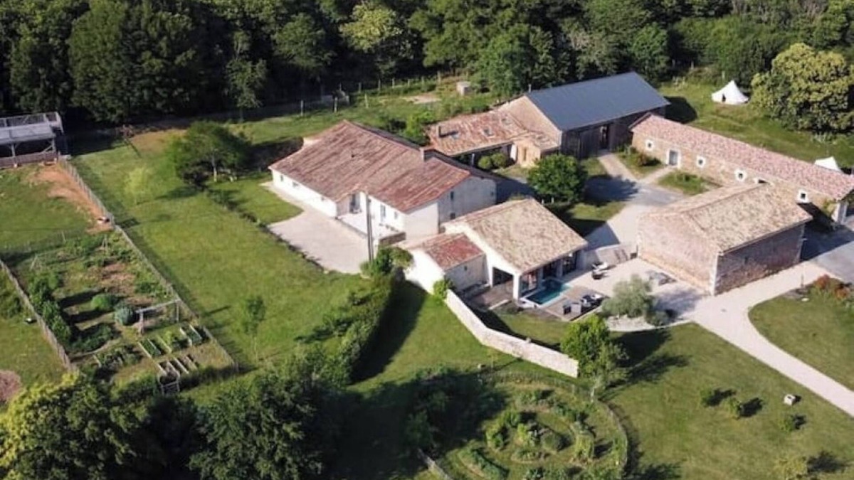 Le Retail Other | Exceptional eco-domain (spa&pool)