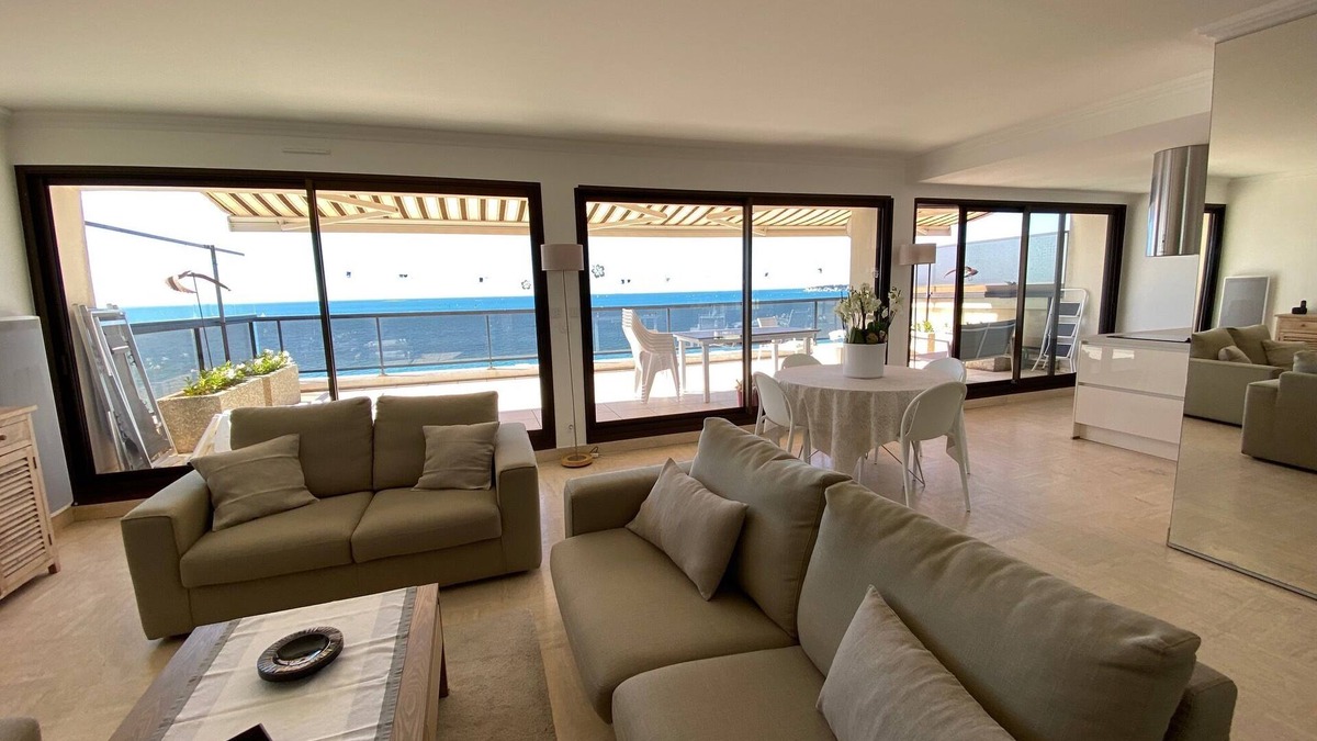 La Baule-Escoublac Apartment | Exceptional T3 hypercentre renovated top floor facing the sea with 45 m² terrace