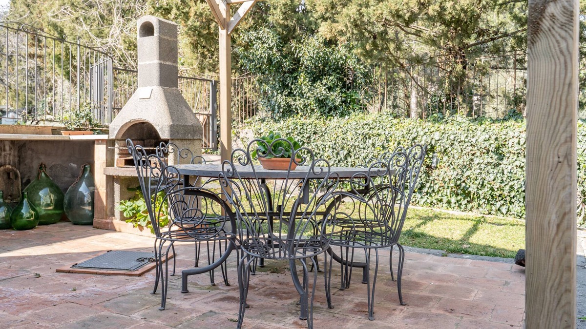 Fleri Villa | Exceptional Holiday Home with Wi-Fi, Air Conditioning and Parking