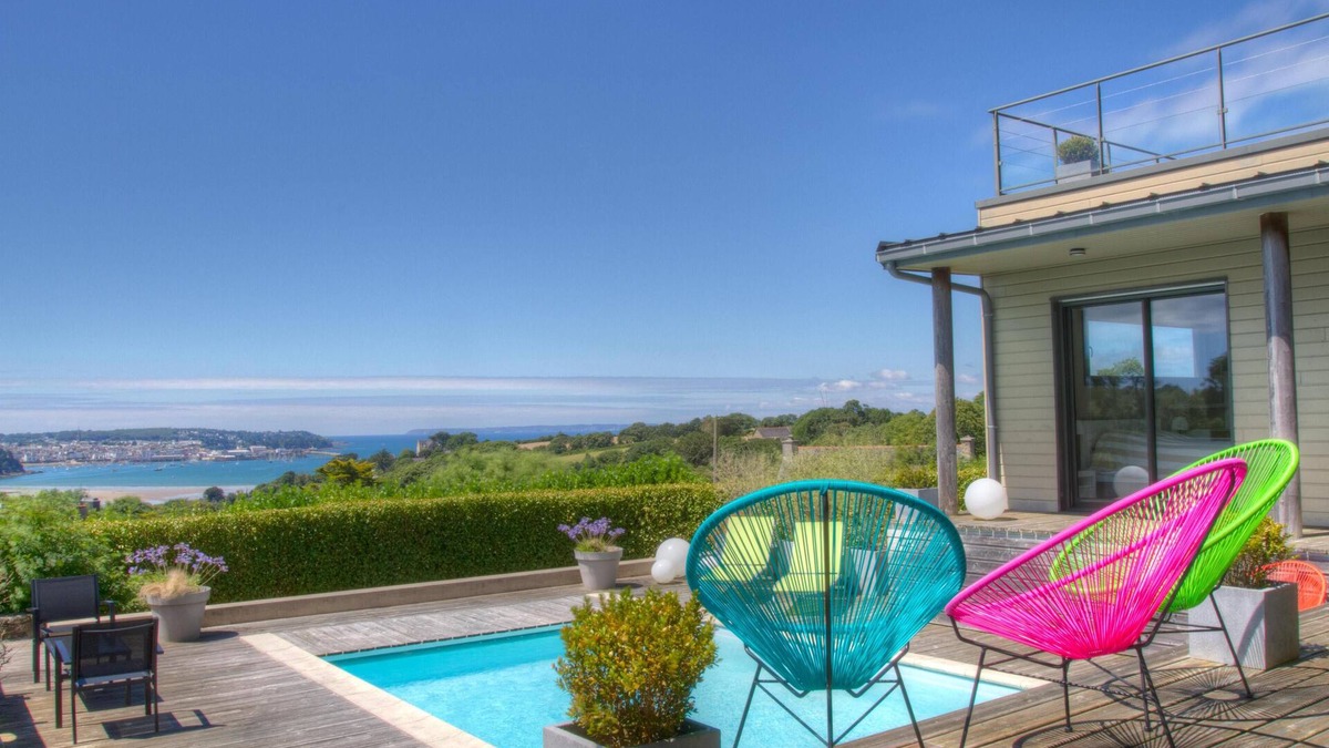 Kerlaz House | Exceptional house overlooking the Bay of Douarnenez 2 steps from the beach of Ris