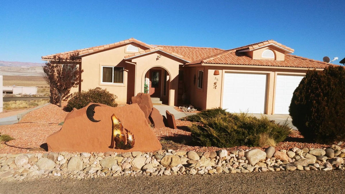 Greenehaven House | Exceptional Lake Powell View Home, lots of parking!